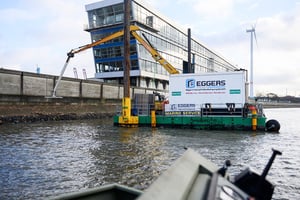 Eggers Baggerarm bei Sedimentbergung im Köhlbrand