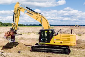 EGGERS Kampfmittelbergung – CAT 330-07C Kettenbagger für präzise Erdarbeiten, Aushub und sichere Unterstützung bei Räumprojekten
