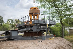 Die Leffer Verrohrungsmaschine VRM250KL ermöglicht im Drehbohrverfahren präzise Tiefensondierungen und die Bergung von Kampfmitteln.