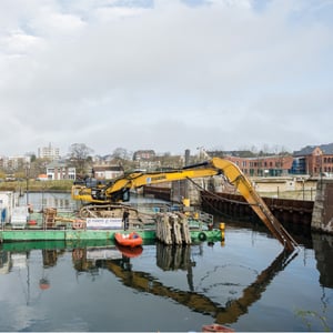 bagger-ponton-greifer-kaimauer-erneuerung