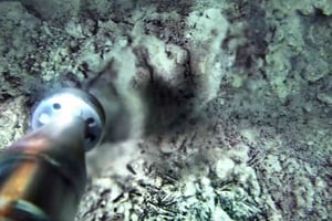 Unterwasseraufnahme des Spülkopfs (Multitool) beim Freilegen des Meeresgrunds. Erkundung und Kampfmittelbergung durch EGGERS Marine Service im Rahmen der Entsorgung von Munitionsaltlasten in Nord- und Ostsee (Pelzerhaken Nord).