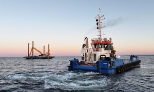 EGGERS Kampfmittelbergung – Jack-Up Barge DÜNE im Einsatz bei der Munitionsbergung im Meer