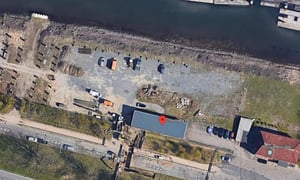 Luftaufnahme des Geländes an der Uferstraße 8 in Kiel mit Baustelleneinrichtung zur Kampfmittelsondierung am Nord-Ostsee-Kanal