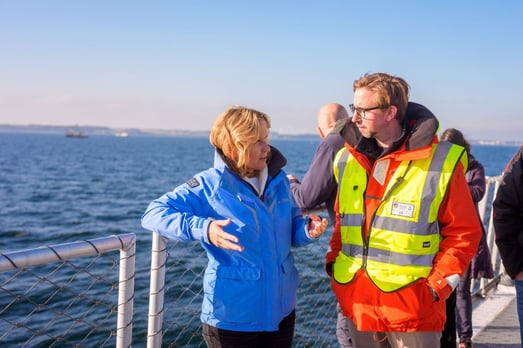 Umweltministerin Steffi Lemke informiert sich bei EGGERS Kampfmittelbergung über die Herausforderungen der Munitionsbergung in Nord- und Ostsee